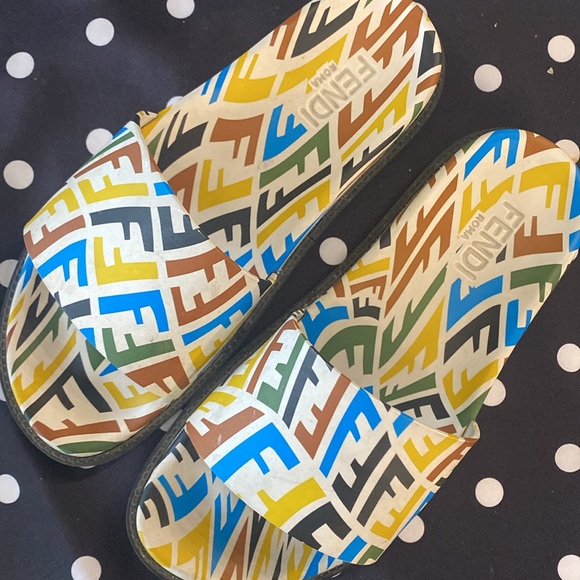 Men’s Fendi gently used slides - Picture 3 of 3